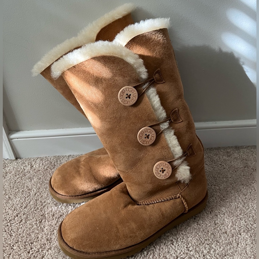 UGG Australia Bailey Button Boots, Chestnut, Size 9.